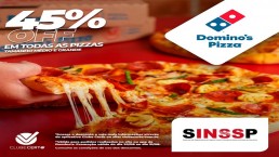 Pedaço grande de pizza da Domino's Pizza e dizeres com 45% off. Logo do Sinssp